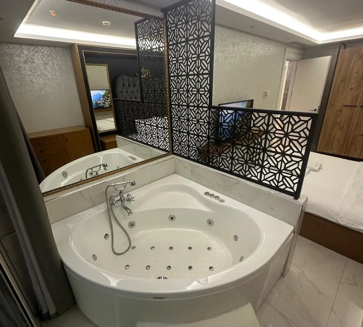 Apartment Magnificent High Floor Suite With Private Jacuzzi Istanbul