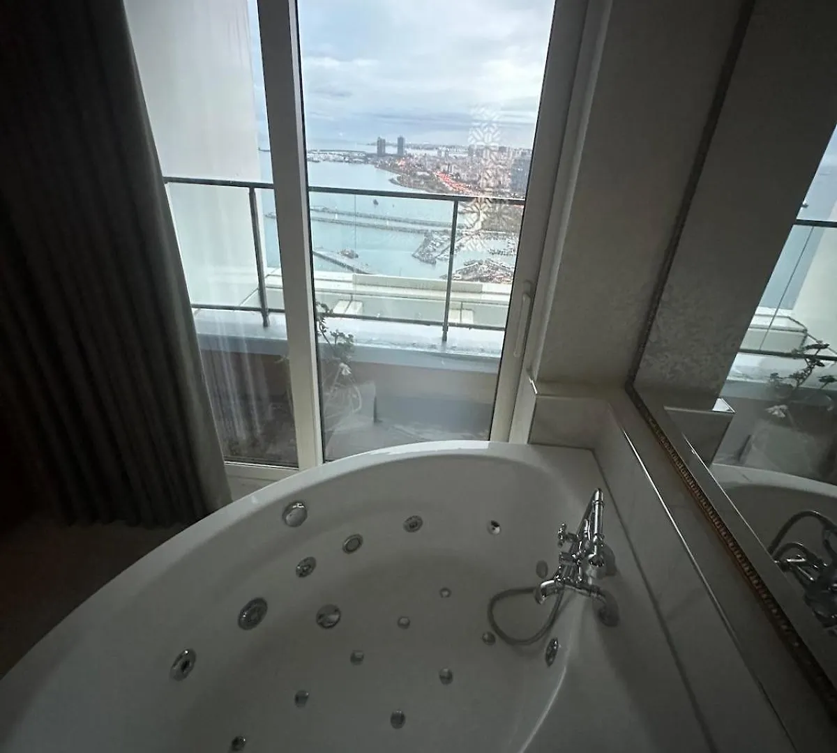 Apartment Magnificent High Floor Suite With Private Jacuzzi Istanbul