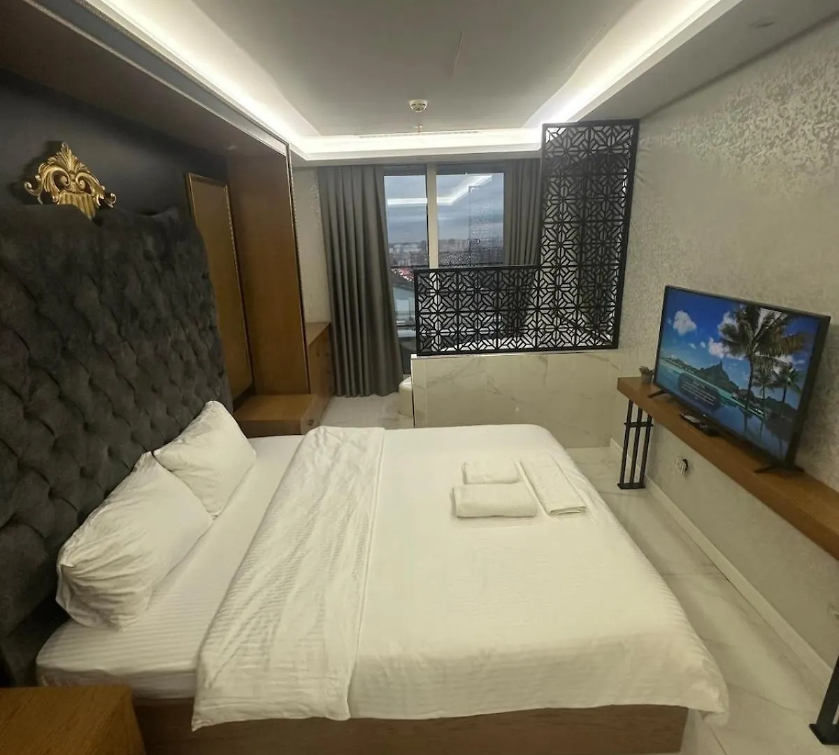 Magnificent High Floor Suite With Private Jacuzzi Istanbul Turkey
