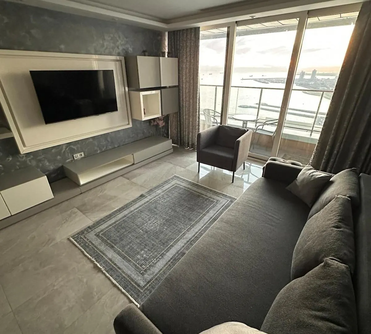 Magnificent High Floor Suite With Private Jacuzzi Istanbul Apartment